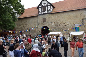 Bild vergrößern: Mittelaltermarkt im Stiftshof