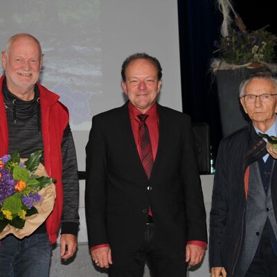 Bild vergrern: Arnim Ro mit den ehemaligen Verbandsvorstehern Jrgen Herwig (links) und Gerhard Iske (rechts).
