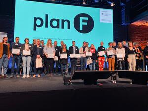 Bild vergrößern: Siegerehrung des Plan F-Awards bei der Fahrradkommunalkonferenz in Aachen, an der Vertreter*innen der Gemeinde Kaufungen virtuell teilnahmen.