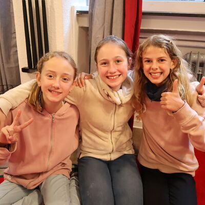 Bild vergrößern: Den Freundinnen Matilda (11), Mia (11) und Charlotte (11) machte vor allem vor allem das Kreativprogramm große Freude.