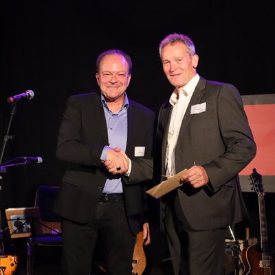 Bild vergrößern: Bürgermeister Arnim Roß und VGV-Vorsitzender Ulrich Kellner schätzen die erfolgreiche Zusammenarbeit.