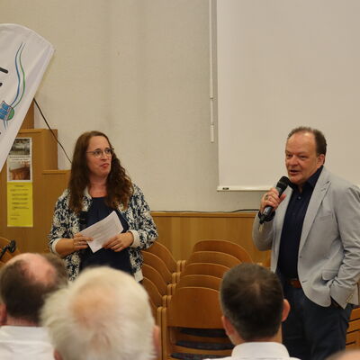 Bild vergr��ern: Im Kurzinterview machte B�rgermeister Arnim Ro� deutlich, an welchen Gemeindethemen gerade schwerpunktm��ig gearbeitet wird.