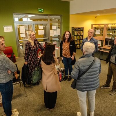 Bild vergr��ern: Ein gro�er Dank geht vom Organisationsteam Katharina Reinhold und Hauke Homeier an die �Lebendigen B�cher�.